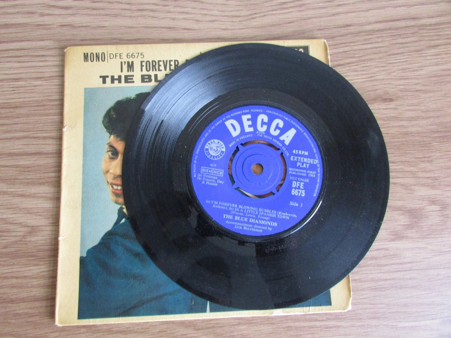 THE BLUE DIAMONDS-I'M FOREVER BLOWING BUBBLES Decca DFE6675 7" 1961